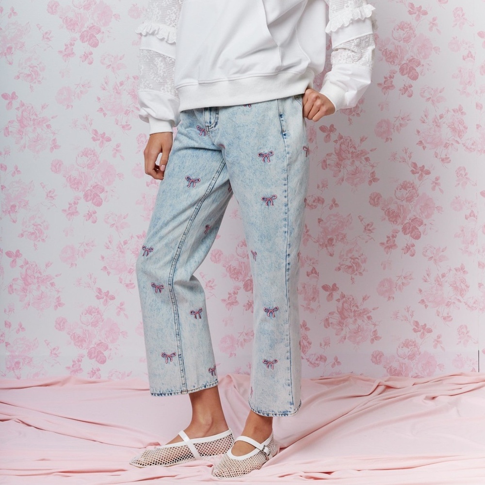 ✨BOUTIQUE BNWT Kayla Embroidered Cropped Denim Jeans 🎀 - Picture 3 of 5